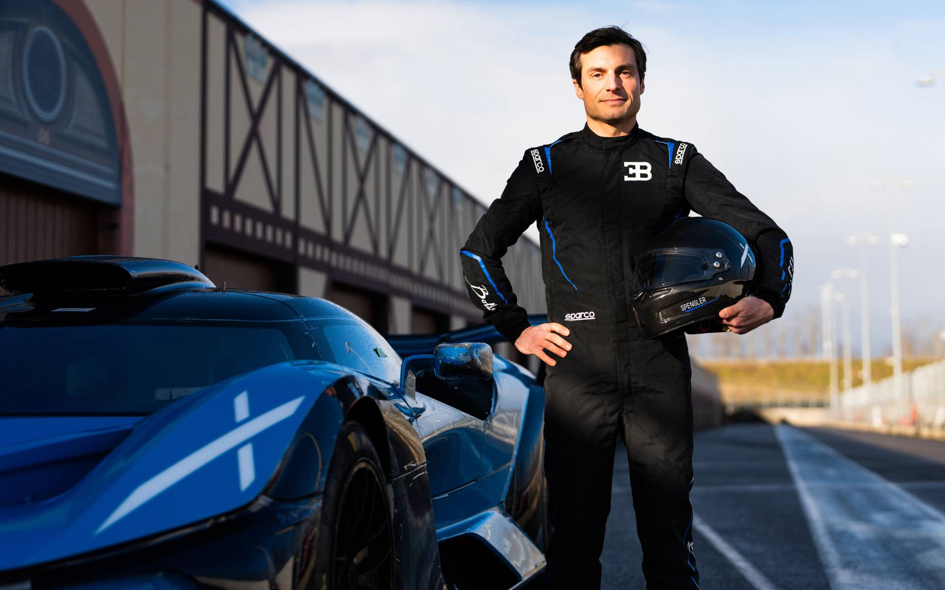Bruno Spengler avec sa voiture de course